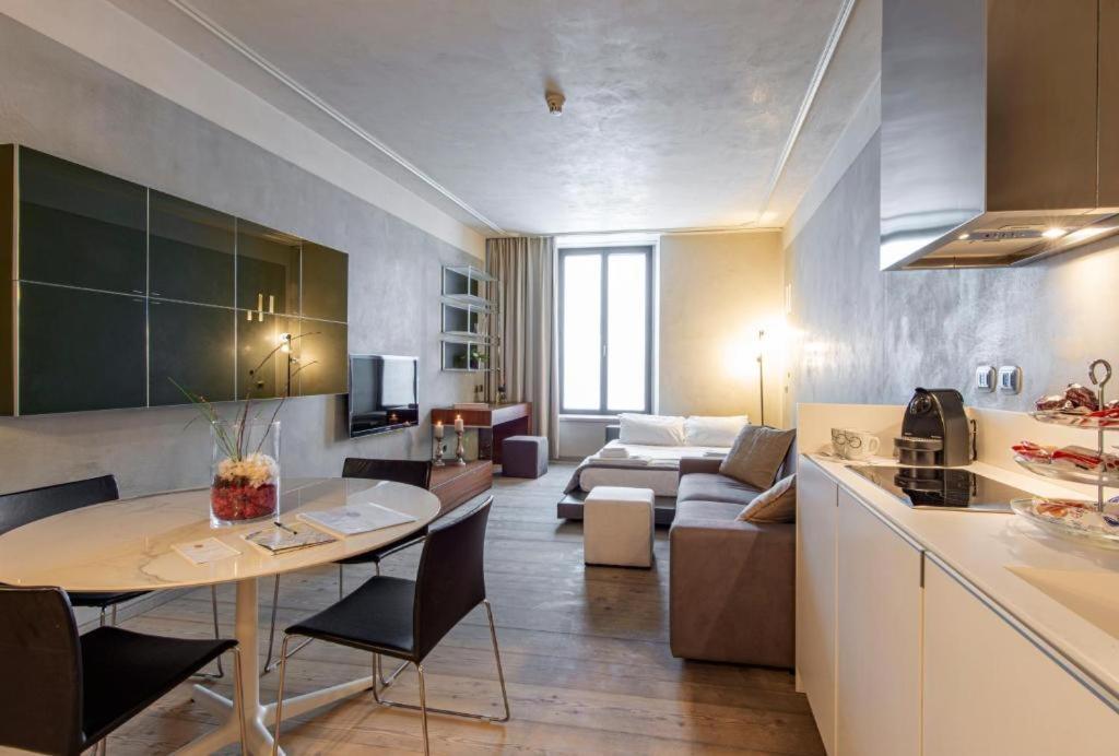 Milan Royal Suites - Centro Duomo Bagian luar foto