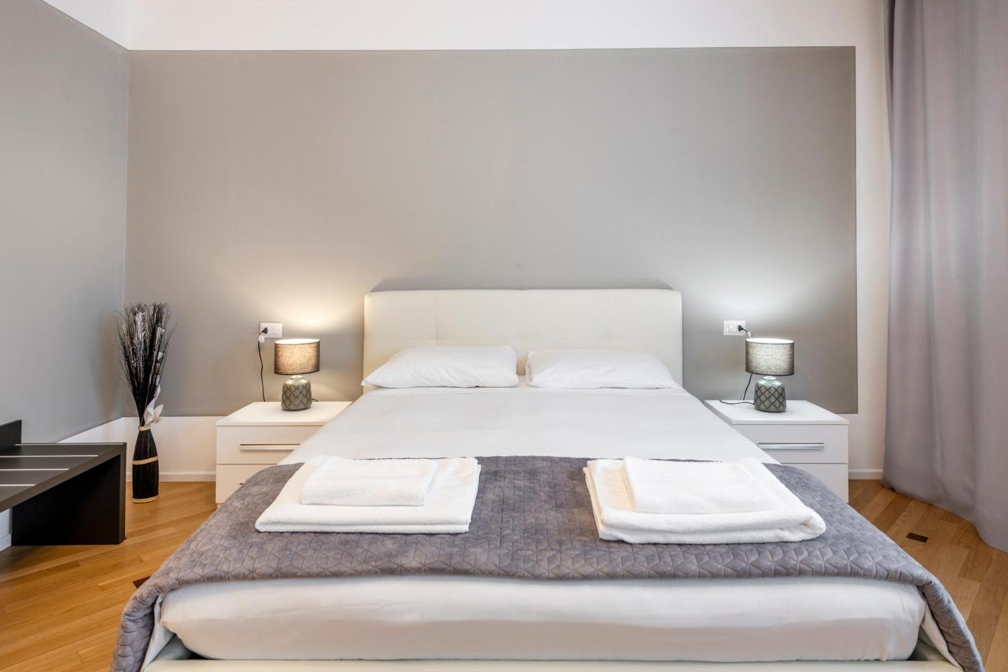 Milan Royal Suites - Centro Duomo Bagian luar foto