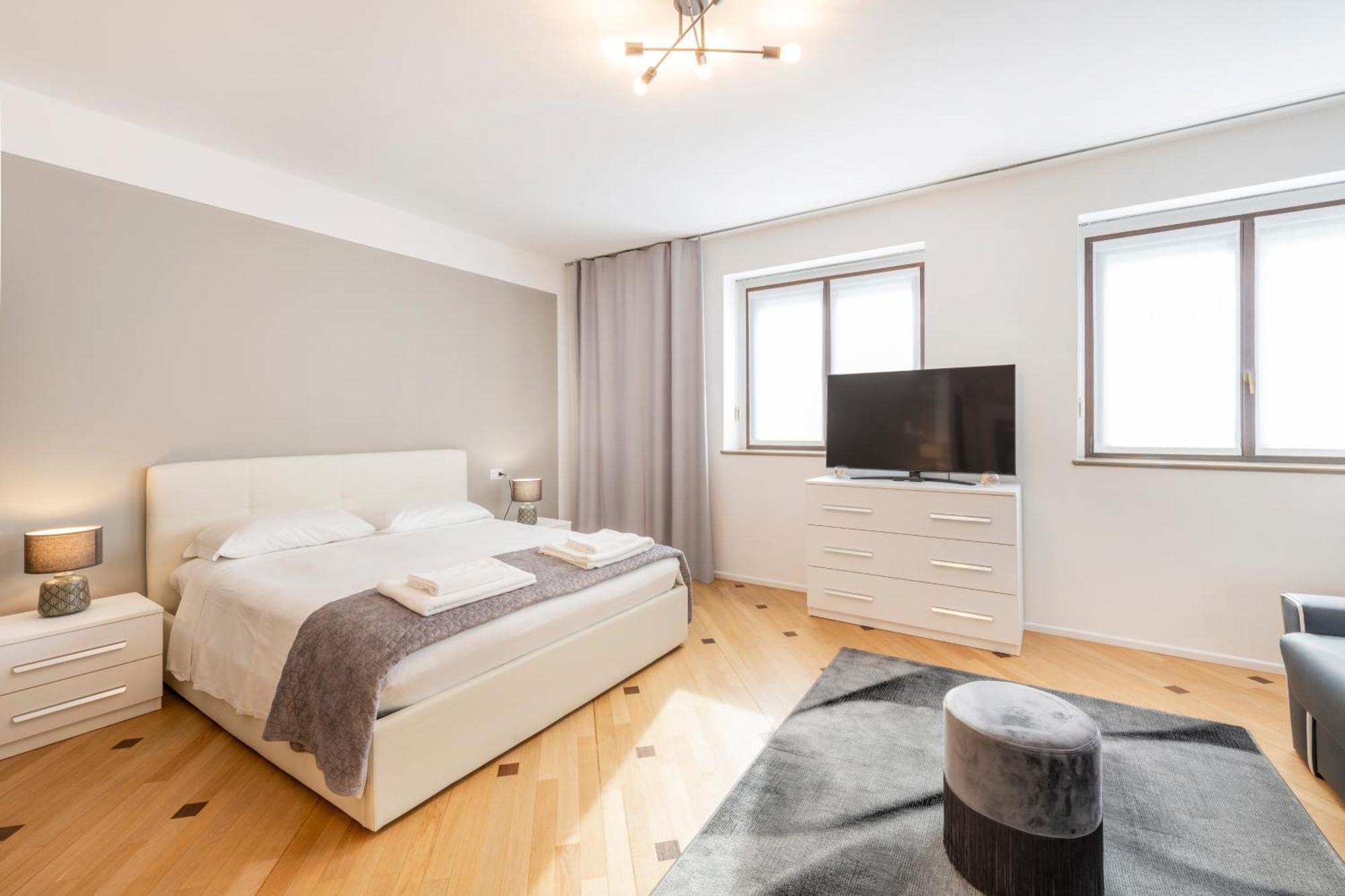 Milan Royal Suites - Centro Duomo Bagian luar foto