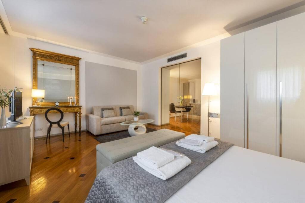 Milan Royal Suites - Centro Duomo Bagian luar foto