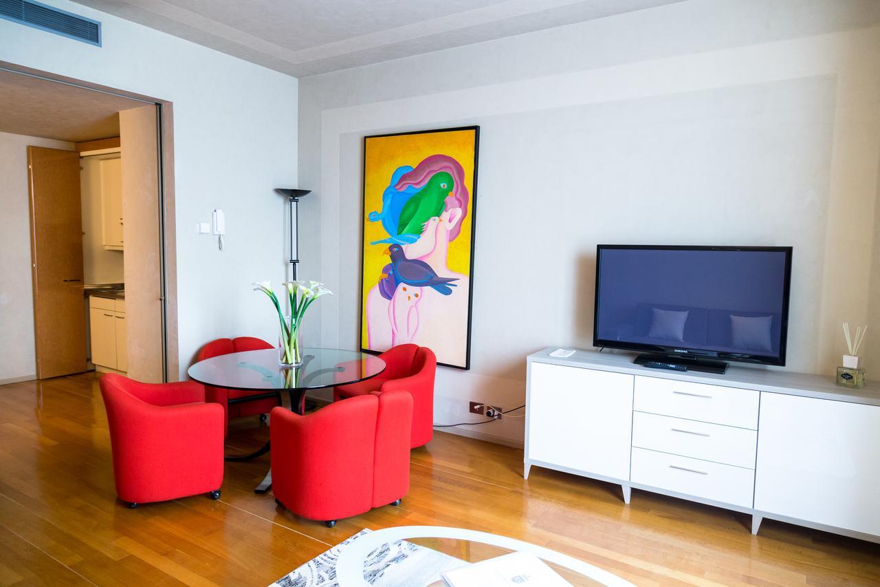 Milan Royal Suites - Centro Duomo Bagian luar foto